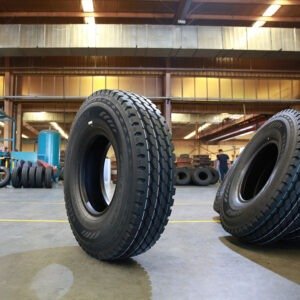 إطارات شاحنات وحافلات عالية الجودة من HAWKWAY – المقاسات المتوفرة: 6.50R16، 11.00R20، 12.00R20، 13R22.5 – أسعار تنافسية.